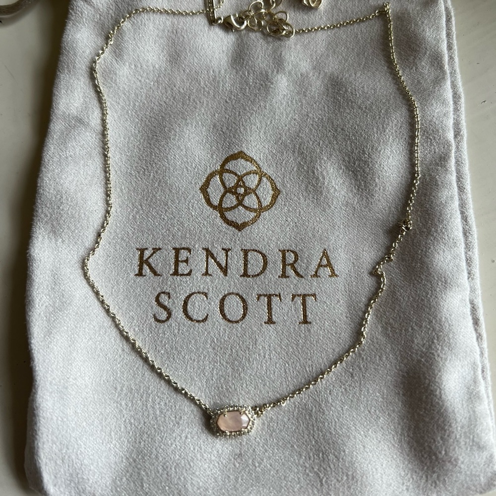 Kendra Scott Pendant Necklace — Gold Rose Quartz